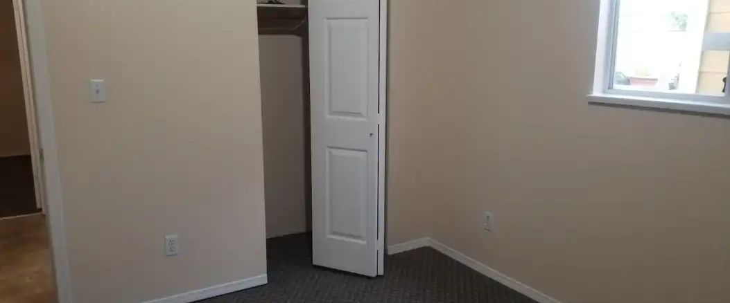 2 bed/1 bath large includes utilities | Surrey - Photo 1