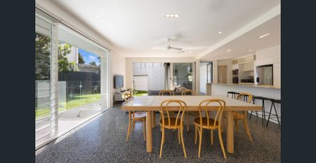 4 bedroom 5 bathroom house - Photo 3