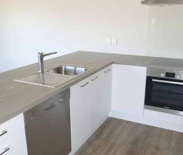 WAINUIOMATA LIVING - Photo 3