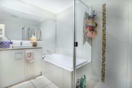 :: MODERN UP MARKET RESIDENCE IN FOREST SPRINGS ESTATE! - Photo 5