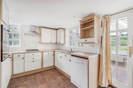 2 bedroom semi-detached house to rent - Photo 5