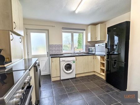 2 bedroom semi-detached bungalow to rent - Photo 2