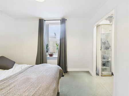 4 bedroom private hall to rent - Photo 3