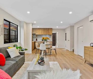 Four bedroom and three bathrooms family home - Photo 4