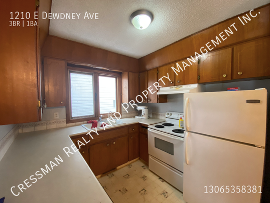 3 bedroom, 1 Bathroom Duplex - Photo 1