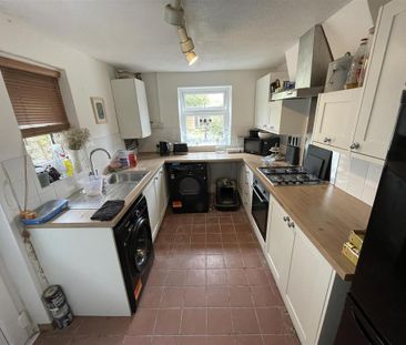 2 bedroom terraced house to rent - Photo 5