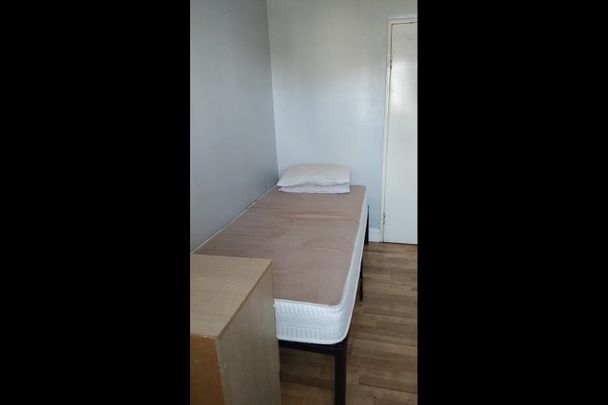 Room in a Shared Flat, Gladstone Avenue, N22 - Photo 1