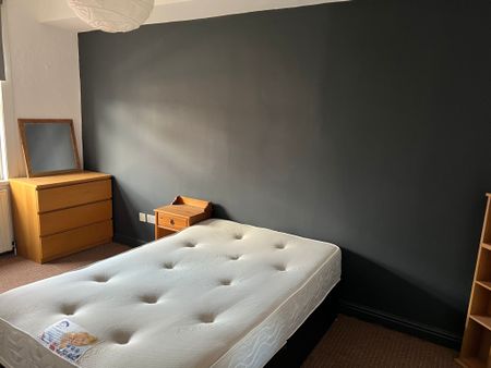 4 Bed - 10 Mayville Place, Hyde Park, Leeds - LS6 1NE - Student - Photo 2