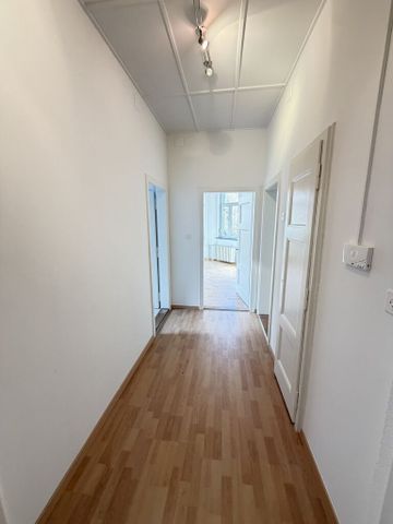 A bright living room - Photo 4