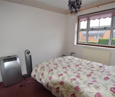 3 bedroom detached house to rent - Photo 2