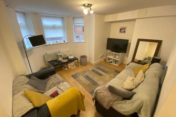 Garden Flat, 146 Otley Road, - Photo 1