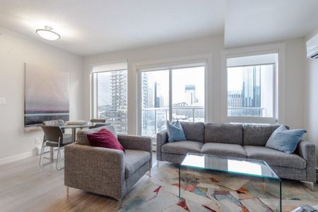 Edmonton Furnished Condo Rental in Downtown - Luxury Furnished 1 Bedroom Condo in Downtown Edmonton w/ Underground Parking - Photo 5