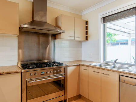 23 Iando Street, Coombabah, QLD - Photo 5