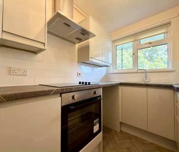Redhill Drive, Bournemouth - Photo 4