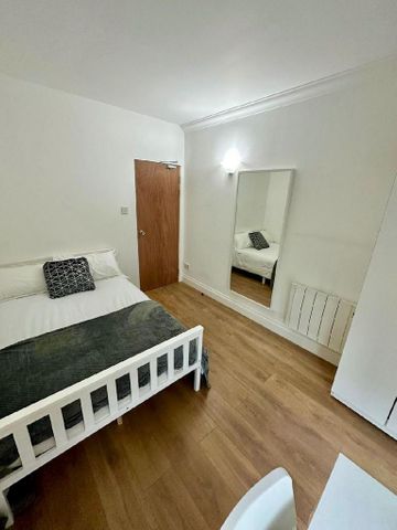 4 bedroom flat share to rent - Photo 2