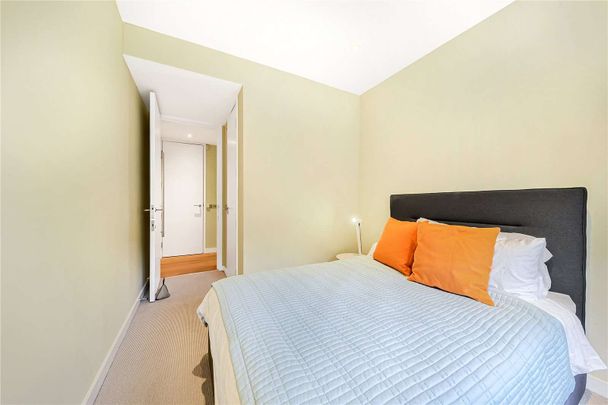 Well presented two bedroom apartment in a secure gated building located moments from Belsize Park Station. - Photo 1