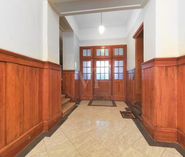 Möblierte 2 Zimmer - Charmanter Altbauflair mit Kamin, Balkon und H... - Photo 5