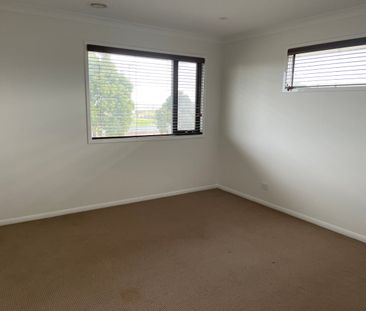 DOUBLE STORY 4 BEDROOM FAMILY HOME - Photo 3