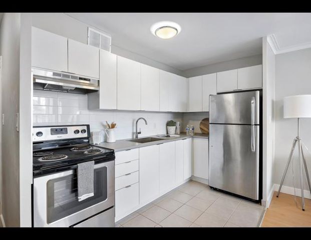 396 Queens Avenue | 396 Queens Avenue, London - Photo 1