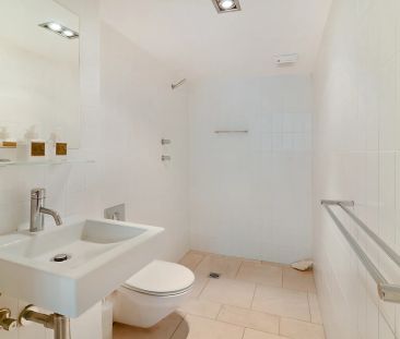 Designer terrace in one of Paddington's premier Streets - Photo 5