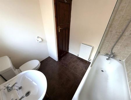 3 Bedroom Semi Detached To Let - Photo 2