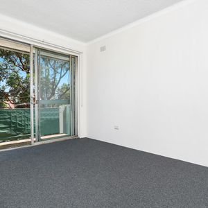 UPDATED TOP FLOOR TWO BEDROOM UNIT WITH CARSPACE - Photo 2