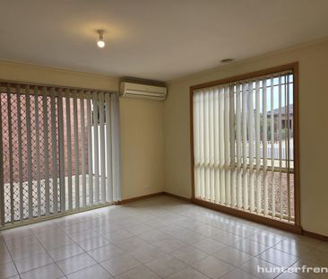 SPACIOUS UNIT IN ALTONA MEADOWS - Photo 3
