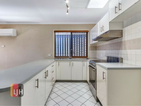 LOW SET 3 BEDROOM HOME IN STAFFORD - Photo 4