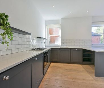 3 bedroom flat to rent - Photo 4