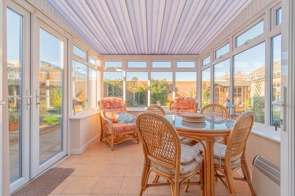 3 bedroom bungalow to rent - Photo 1