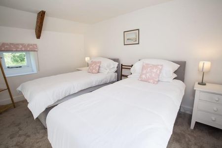 2 bedroom terraced house to rent - Photo 2