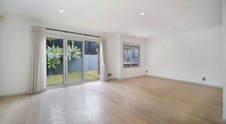 Super Stylish Modern Townhouse - Photo 3