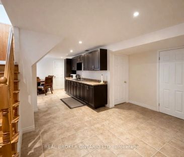 1602 Coram Crescent #Lower - Photo 5