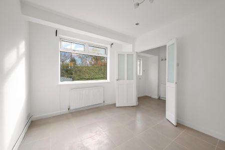 4 Bed End Terrace, Mostyn Road, SW19 - Photo 2