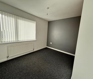 10 Broadway Avenue, Carrickfergus, BT38 8DD - Photo 3