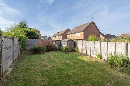 4 bed link detached house to rent in Hazeltree Grove, Solihull, B93 - Photo 4