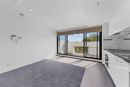 Light-Filled Apartment with Balcony and Car Space - Photo 3