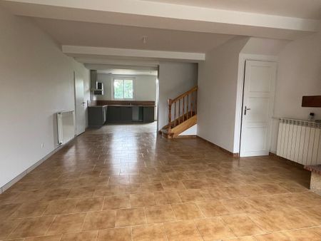 Location Maison 6 pièces 164m² POMAREZ 40360 - Photo 2