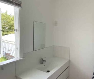 Cute & Cozy 3-Bedroom Home - Photo 3