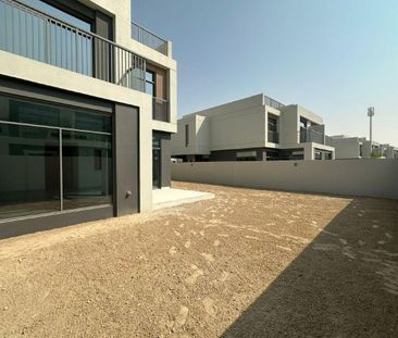 Steps from amenities | Large plot | Spacious - Photo 4