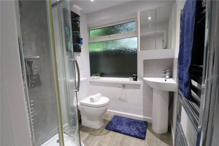 2 Bedroom Flat / Apartment - Bassett Green Village, Southampton - Photo 4