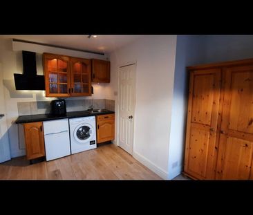 Studio Flat, The Ridgeway, NW9 - Photo 4