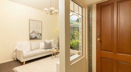 Spacious, Sun-Filled, Fully Fences Family Home - Photo 5