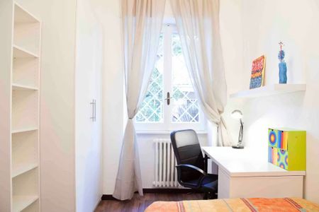 Via Temistocle Calzecchi Onesti, Rome, Lazio 00146 - Photo 4