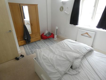 2 bedroom flat to rent - Photo 2