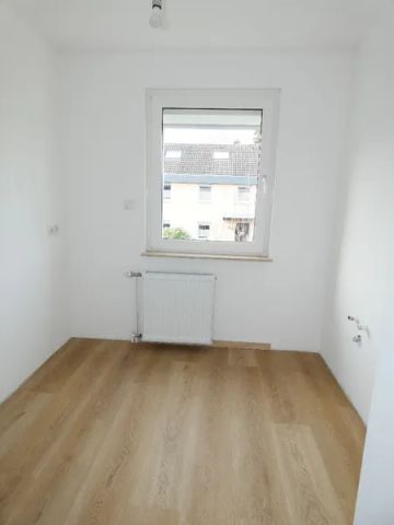 Modernisierte 3-Zimmer-Maisonette-Wohnung im gepflegten Zweifamilienhaus. - Photo 2