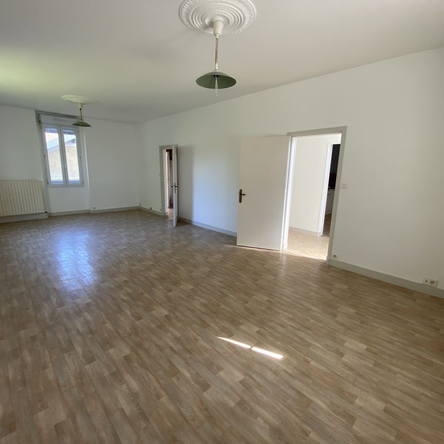 Location Maison 5 pièces 152m² ST ASTIER 24110 - Photo 1