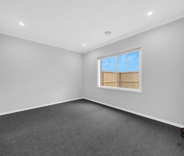 BRAND NEW 4 Bedroom Home! - Photo 3