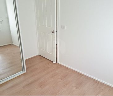 Stylish 3-Bedroom Townhouse in Hinchinbrook up for LEASE! - Photo 3