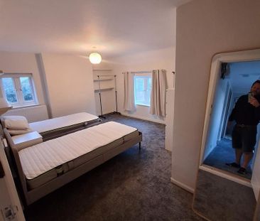 3 bedroom semi-detached house to rent - Photo 1